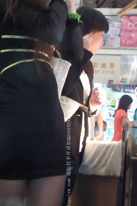 [大忽悠买丝袜街拍视频]ID0089 2012 10.15【忽悠+CD】问清纯灰丝可爱MM买丝袜和相机