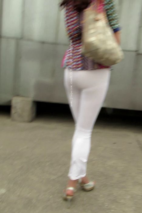 [大忽悠买丝袜街拍视频]ID1537 2014.6.12【成功案例第206弹】天台鼓风机7级强风吹