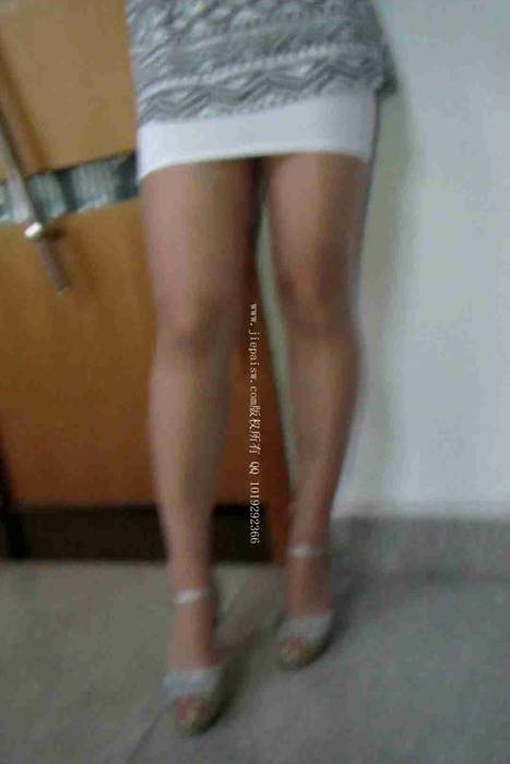[大忽悠买丝袜街拍视频]ID1563 2014.6.30【成功案例第216弹】丰满学生MM穿着油亮肉