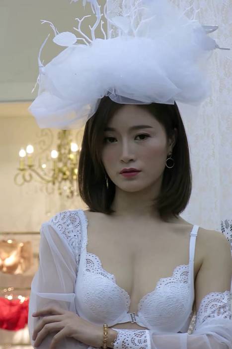 [各类性感视频]ID0213 2018深圳國際品牌內衣展覽會3 [MP4-79M]--性感提示：凹凸有致
