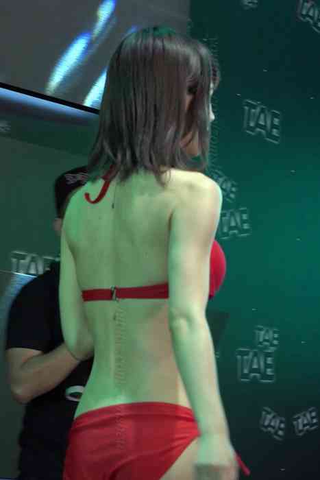 [各类性感视频]ID0300 TAE博览会涼宮琴音红色比基尼 [MP4-334M]--性感提示：神秘水