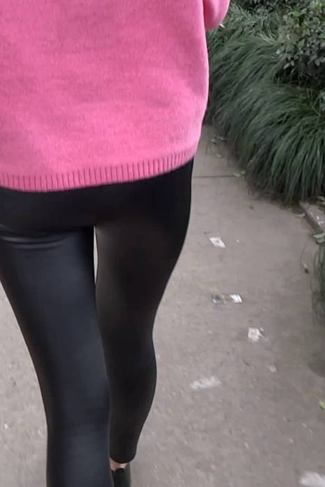 [紧身裤私拍写真视频]ID0131 大学学妹小纯纯美女黑色皮裤视频--性感提示：熟妇