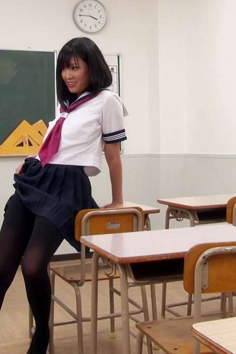 [legsjapan视频完美版]ID0123 UtaKohaku-2-Classroom Pantyhose Footjob--性感提示：半脱抛媚眼