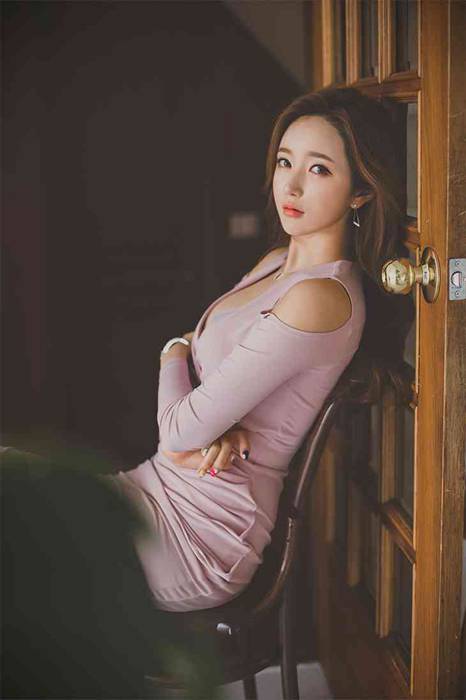[李妍静绝美高雅气质写真]ID0043--性感提示：俏女郎内内比基尼闪亮丝袜大胆幽
