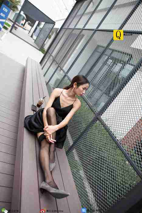 [青丘女神]ID0074 丝袜美腿写真18--性感提示：春光无限私处隐约欲罢不能浮想联