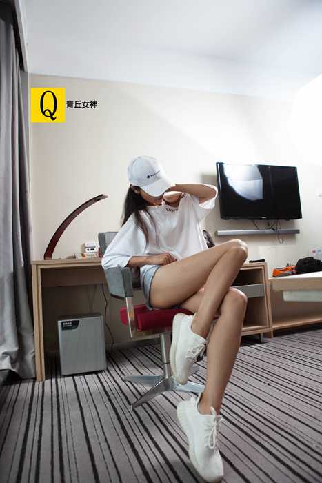[青丘女神]ID0109 丝袜美腿写真5--性感提示：大尺度弹性十足肉肉完美身材纤细美