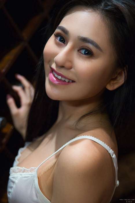 [微博网红]ID0102 价值188元的陈昕私拍作品之Cris女人最爱黄瓜高清写真 [31-227MB