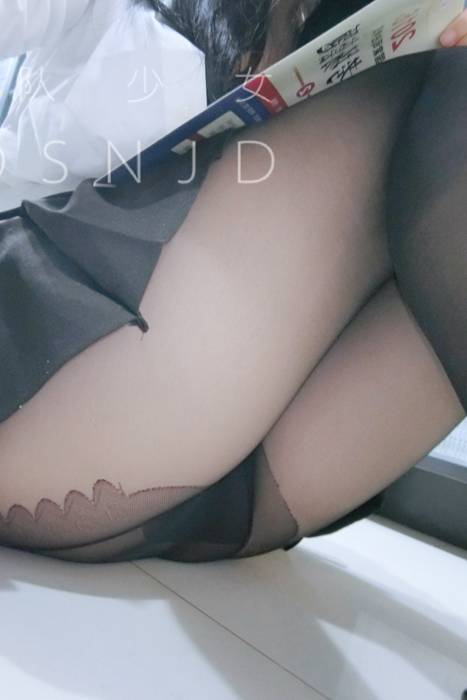 [微博网红]ID0430 舰队少女 VIP图包之图书馆露出[20P-43M]--性感提示：女仆装美胸双