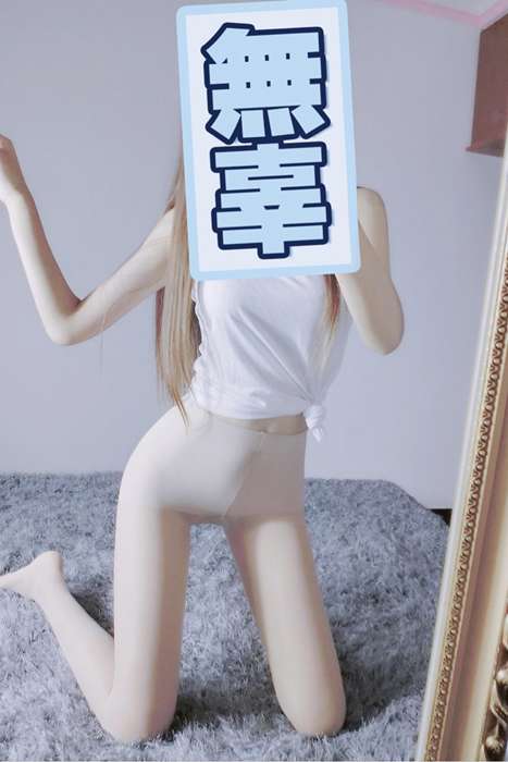 [微博网红]ID0445 萝莉小十七 - 无内丝袜 [14P1V]--性感提示：私房写真脱去胸部饱