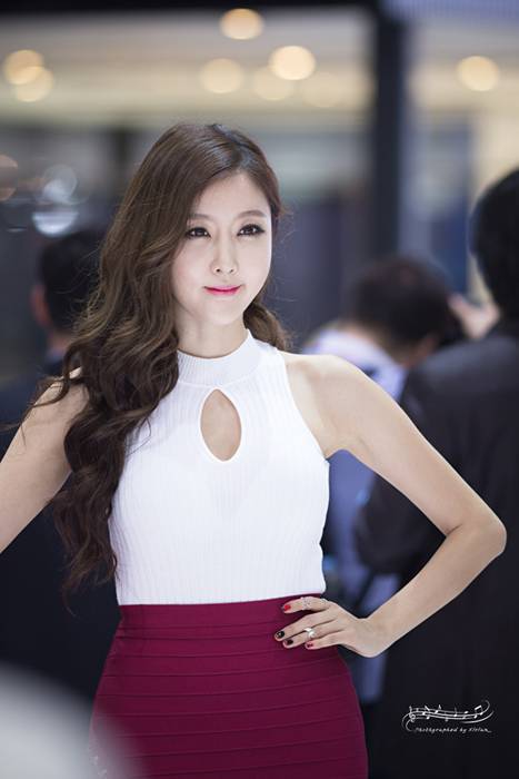 [唯美写真杂集]ID0075 2015韩国车展 靓丽车模Choi Byeol Yee08--性感提示：摸胸发骚名