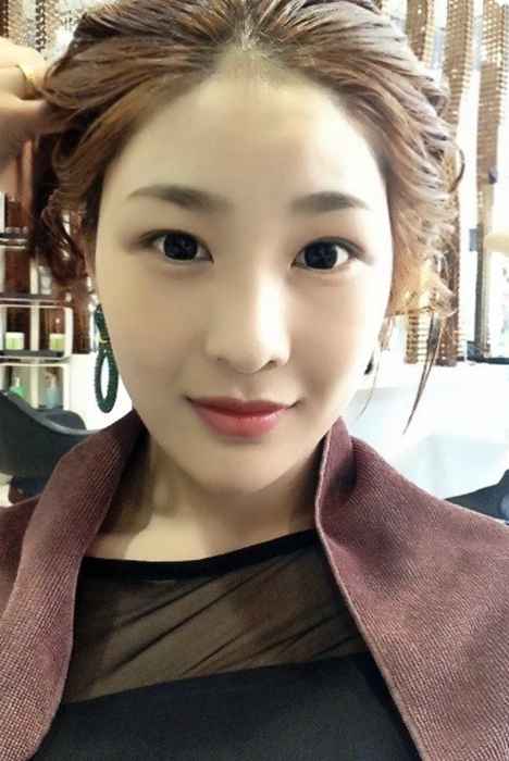 [闫盼盼写真套图]ID0019、自拍.rar--性感提示：双手遮乳高清视频内衣秀薄如蝉翼