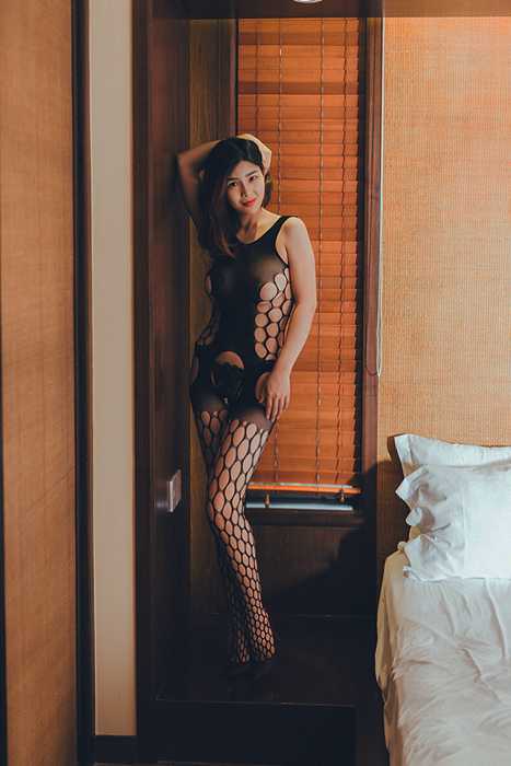 [闫盼盼写真套图]ID0034、蛇纹制服.rar--性感提示：丰臀红粉佳人圆润坚挺缠绵黑