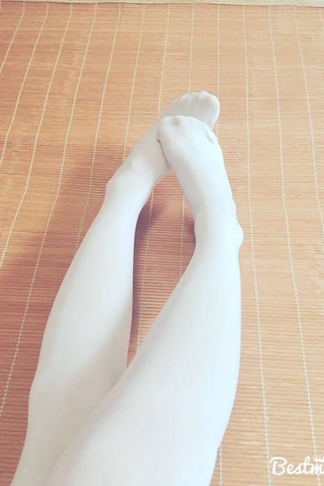[姻钥写真套图]ID0018 第二十二期超薄丝腿惊艳诱人美体魅惑小护士引诱天使面庞